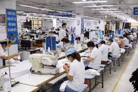 Brindan asistencia a trabajadores en parques industriales en Vietnam