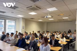 Jóvenes intelectuales vietnamitas en Europa unidos para contribuir a la innovación mundial