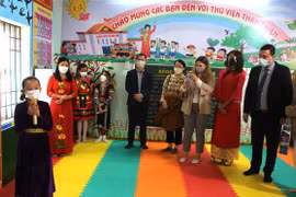 Programa de Israel brinda biblioteca a alumnos en provincia montañosa de Vietnam
