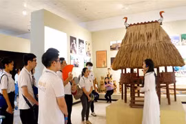 Participantes en Campamento de Verano de Vietnam 2022 rinden homenaje a madres heroicas 