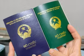 Embajada de Vietnam en República Checa anota lugar de nacimiento en nuevos pasaportes