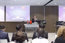 Presidente del Parlamento asiste a Foro de cooperación educativa Vietnam-Reino Unido 
