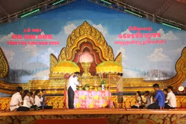 Comunidad de khmeres en Tra Vinh celebra Festival de Ok Om Bok