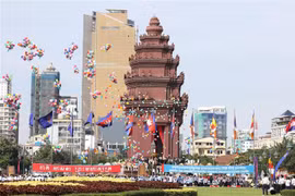 Dirigentes de Vietnam felicitan a Camboya por el Día de la Independencia