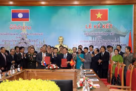 Localidades vietnamita y laosiana promueven cooperación