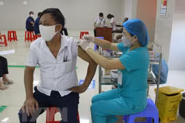 Instan al público a mantenerse alerta frente a COVID-19 en medio de aumento de infecciones