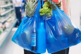 Multarán en Vietnam a minoristas de bolsas de plástico de un solo uso a partir de 2026