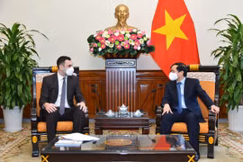Canciller vietnamita pide asistencia polaca en proceso de protección ciudadana