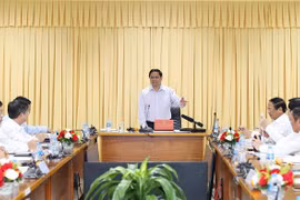 Primer ministro de Vietnam visita planta de energía térmica O Mon 1