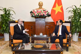 Recibe canciller vietnamita al nuevo embajador de Canadá