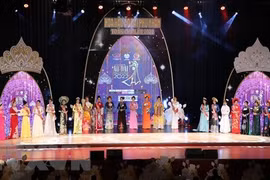 Concurso de belleza resalta traje tradicional de Vietnam en Europea 