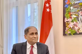 Vietnam, punto brillante de crecimiento económico en la región, según embajador singapurense