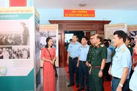 En Ciudad Ho Chi Minh exposición marca el 50 aniversario del triunfo “Dien Bien Phu en el aire”