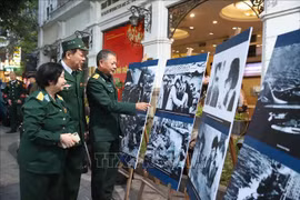 Celebran en Hanoi exposición sobre triunfo “Dien Bien Phu en el aire”