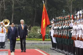Primer ministro vietnamita da la bienvenida a su homólogo malasio