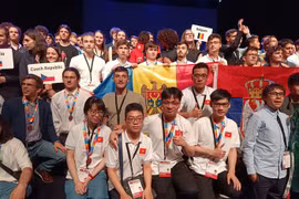 Vietnam gana tres medallas en Olimpiada Europea de Física 2022