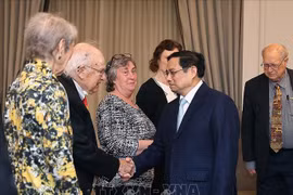 Premier vietnamita sostiene encuentro con amigos estadounidenses 
