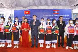 Destacan éxito de visita de presidente del Parlamento de Vietnam a Laos 