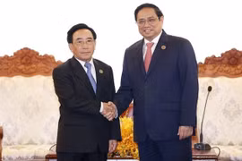 Premier vietnamita dialoga con su homólogo laosiano en Camboya 