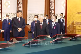 Vietnam y China firman 13 documentos de cooperación