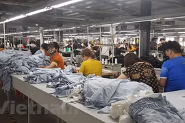 BM: Producción industrial y ventas minoristas de Vietnam caen en octubre
