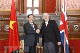 Presidente del Parlamento vietnamita se reúne con titular de Cámara Baja británica