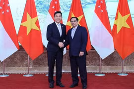 Premier de Vietnam propone medidas para agilizar asociación estratégica con Singapur