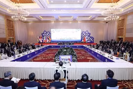 Líderes de ASEAN y China discuten medidas para promover relaciones