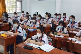 Jardines de infantes y escuelas primarias en Vietnam reabren para recibir a alumnos