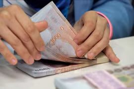 Baht de Tailandia sube ante perspectiva de recuperación del turismo