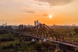 Exigen reparar urgentemente daños en puente icónico de Long Bien