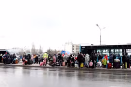 Apoyan a vietnamitas evacuados desde Ucrania a Rusia