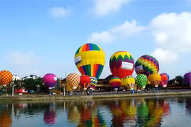 Inauguran festival de globos aerostáticos en ciudad antigua vietnamita