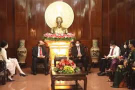 Ciudad de Vietnam espera recibir inversiones de Singapur en sectores potenciales
