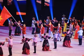 Esgrimista Thanh An sostendrá la bandera de la delegación vietnamita en inauguración de SEA Games 31