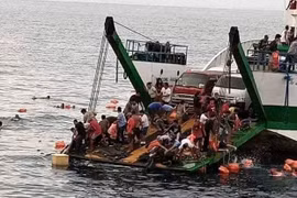 Al menos siete muertos en incendio de ferry de pasajeros en Filipinas
