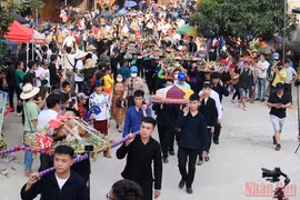 En desarrollo en Ha Giang mercado de amor en meseta rocosa vietnamita 