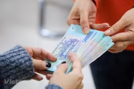 Autorizan plan de aumento del salario mínimo regional en Vietnam en seis por ciento