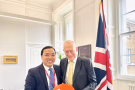 Promueven Vietnam y Reino Unido cooperación en comercio, seguridad y defensa