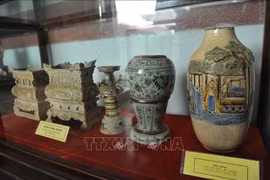 Exponen valiosos objetos de antigüedades en provincia vietnamita de Ninh Binh