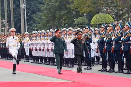 Ministro de Defensa de Laos realiza visita oficial a Vietnam