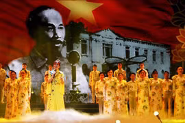 Espectáculo alaba al Presidente Ho Chi Minh en metrópolis sureña