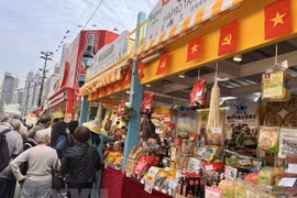 Vietnam participa en Feria de Productos de Camboya