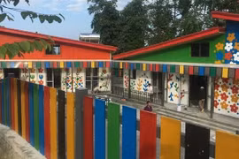 Inauguran primera escuela de plástico reciclado en Vietnam