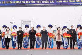 Reafirman prioridad concedida por Vietnam al desarrollo de infraestructura de tránsito