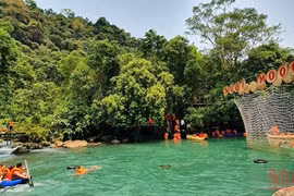 Quang Binh recibe a 30 mil visitantes en tres días feriados