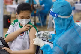 Hanoi administra segunda dosis de refuerzo de vacuna contra COVID-19 desde este mes