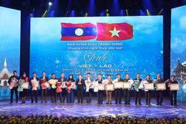 Entregan premios del concurso sobre historia de nexos especiales Vietnam - Laos en 2022