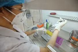 Mayoría de infectados por variante Ómicron en Vietnam se reportan asintomáticos