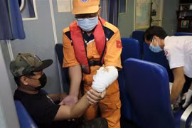 Rescatan a marinero extranjero accidentado en mar vietnamita